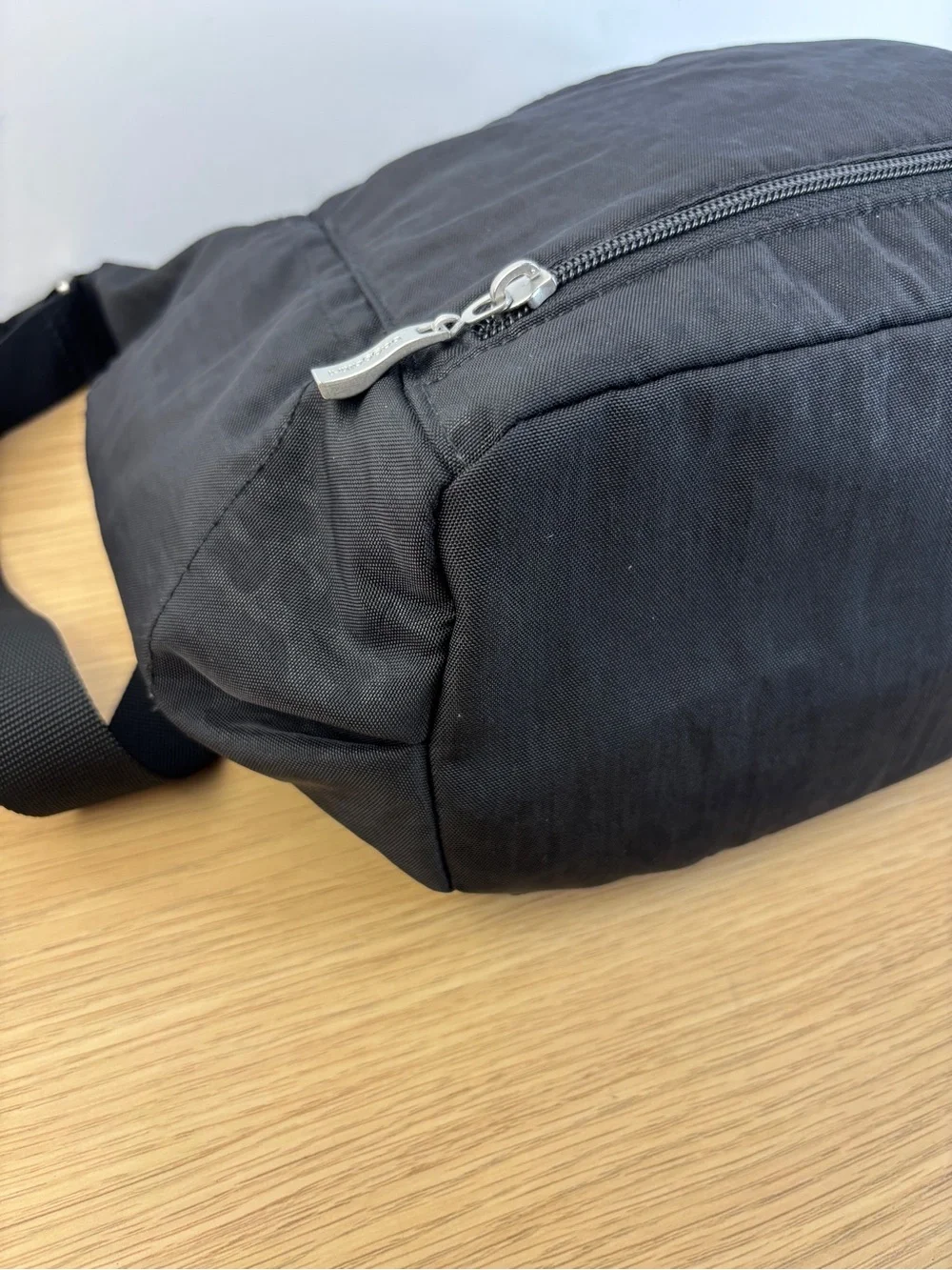 Baggallini Black Cheetah Hobo Tote Modern Pocket Half Moon Shoulder Bag‎